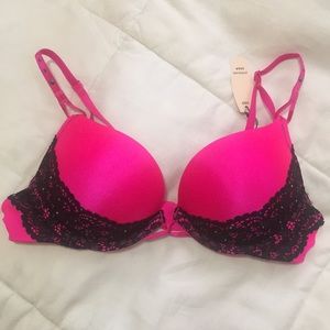 NWT- Victoria Secret Miraculous Plunge Bra